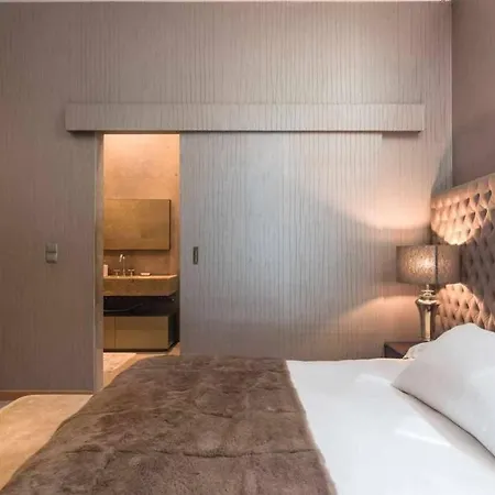 아파트 Apartment With A Terrace And Snooker