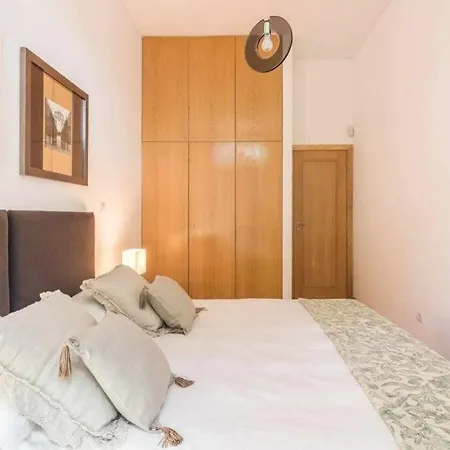 Apartment With A Terrace And Snooker Apartament Lizbona